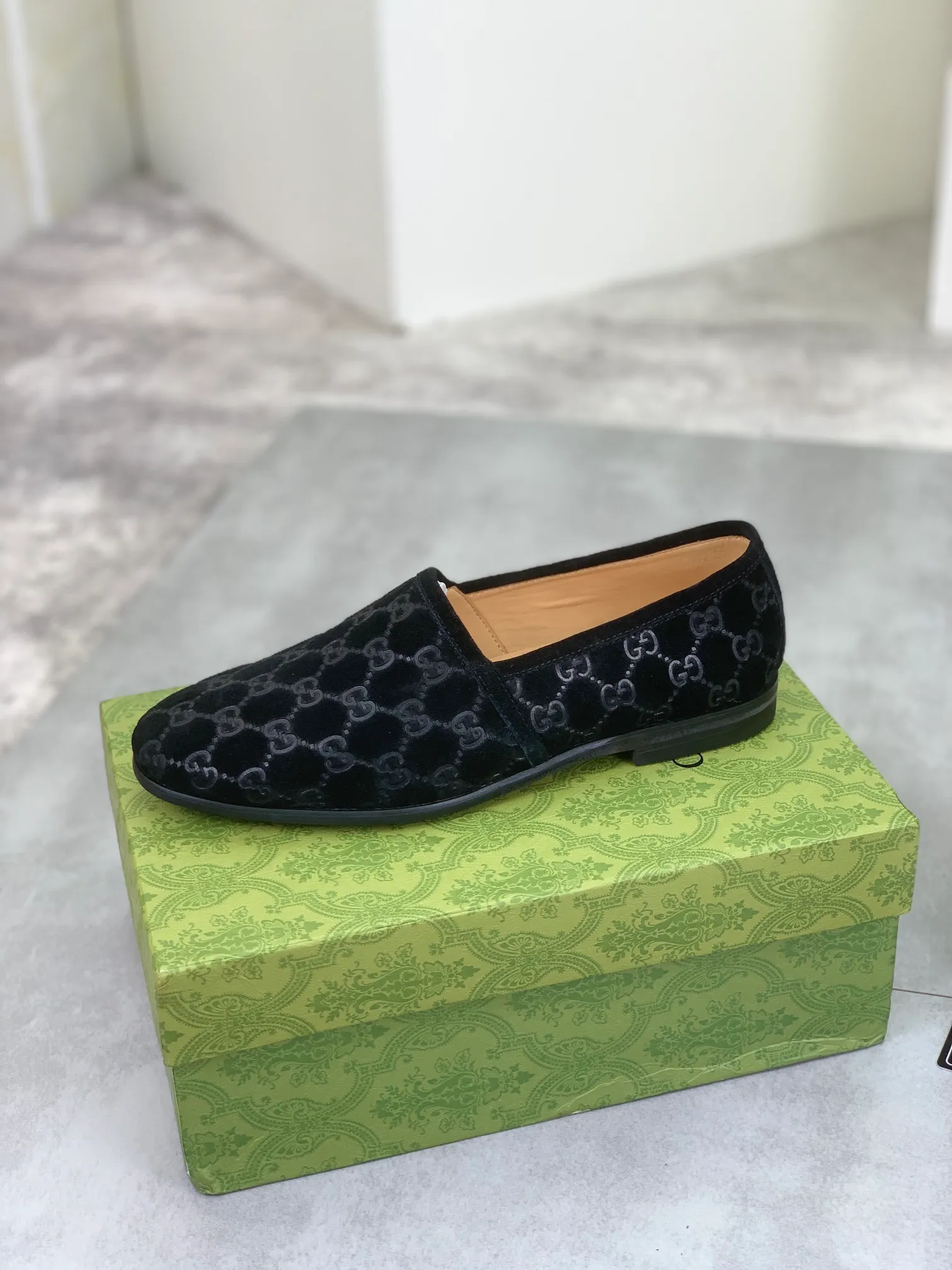 Men's Men's Shoes 💰P500💰【New Style】Water-dyed Niuli Gucci's most popular selection of lazy slip-on leather shoes (Gucci) official website latest Gucci lazy leather shoes, hot style 💥 simple and elegant style, exclusive for trendy men. Unique official website latest brand original double G embossing Elements 👑 Original Gucci decoration, fashionable and elegant, fabric original calfskin ✅ fully imported first-layer cowhide lining, official website designated wear-resistant, rubber business outsole, classic model taken at the counter in real life 🎬38-44 Various colors available